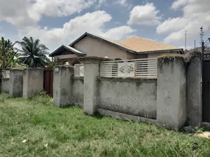 6bdrm House in Meduma, Kumasi Metropolitan for sale