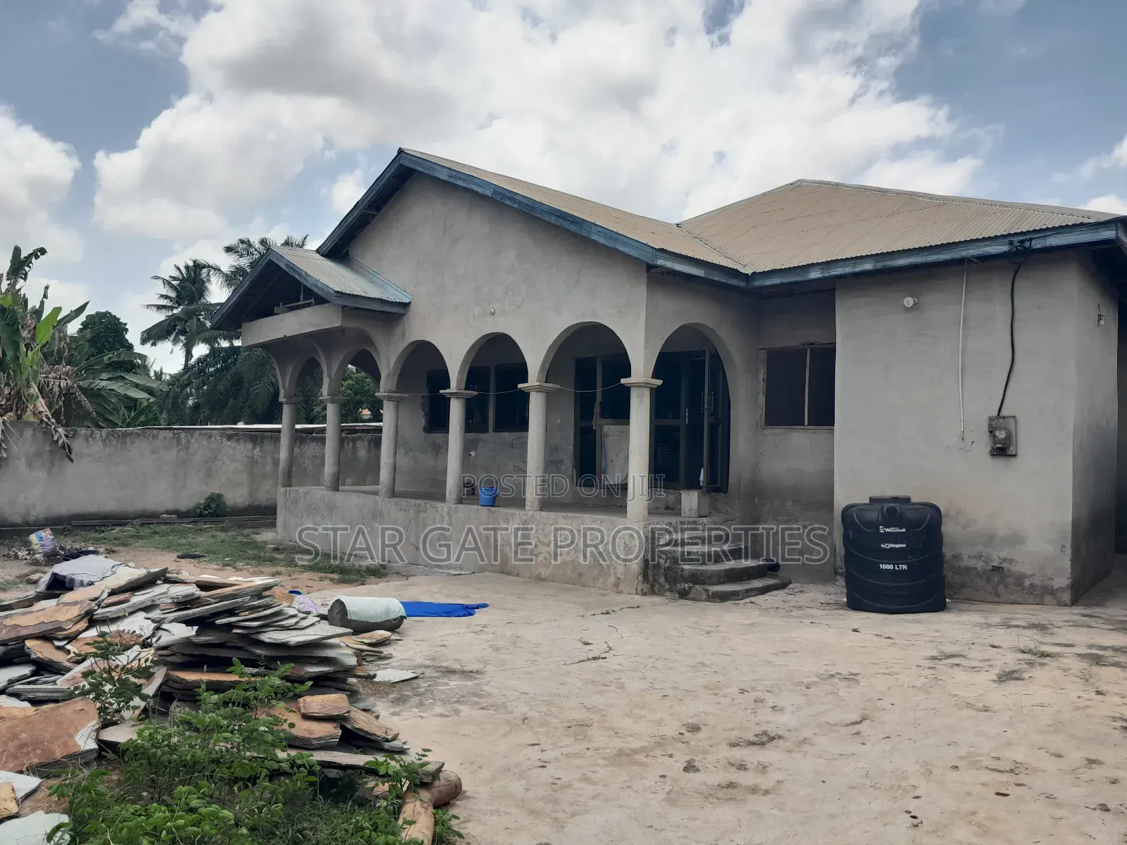6bdrm House in Meduma, Kumasi Metropolitan for sale