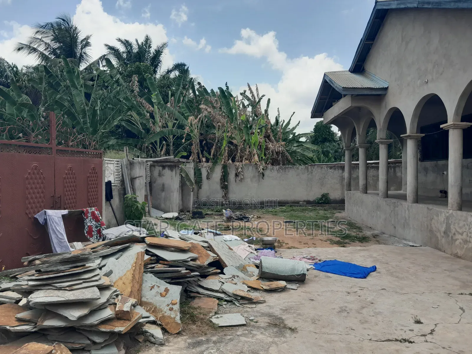 6bdrm House in Meduma, Kumasi Metropolitan for sale