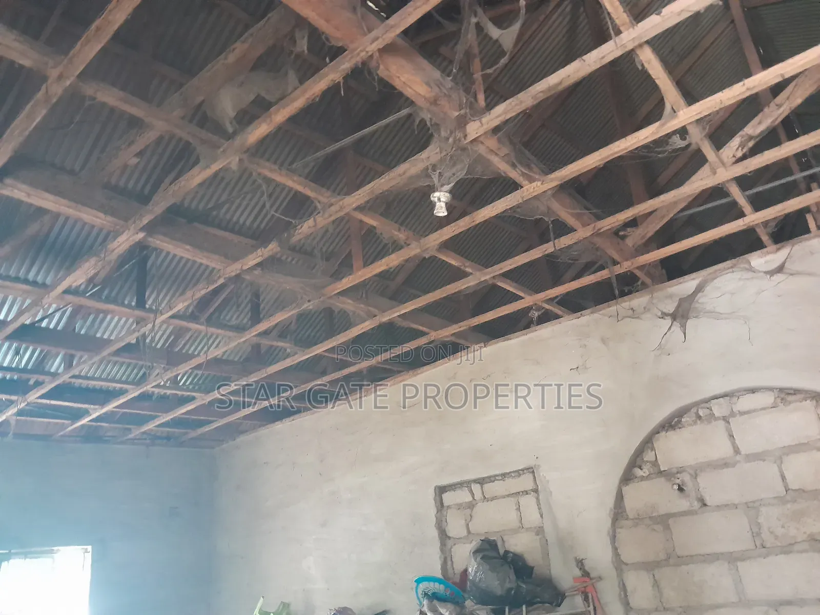 6bdrm House in Meduma, Kumasi Metropolitan for sale