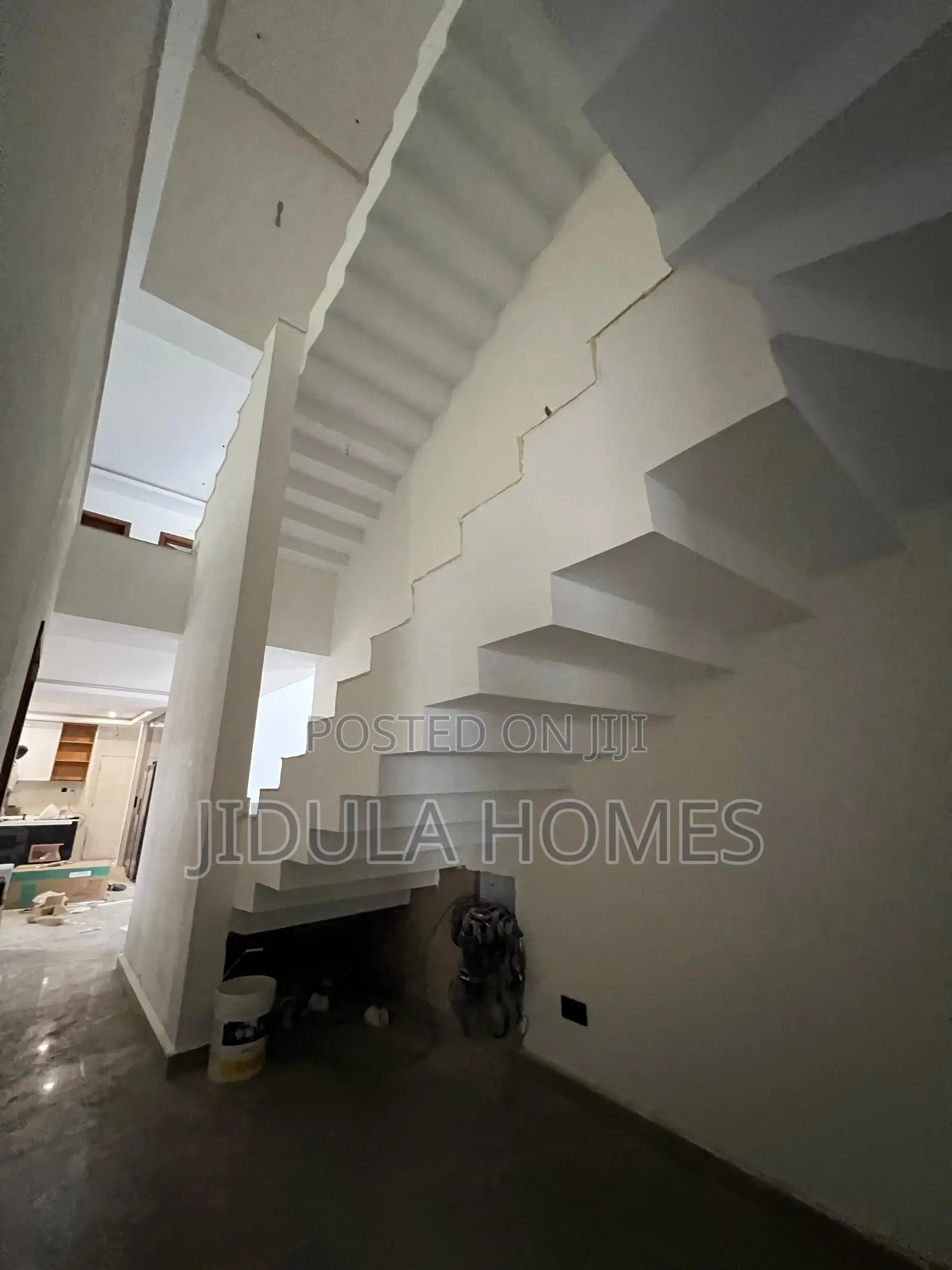 6bdrm Block of Flats in East Legon for sale