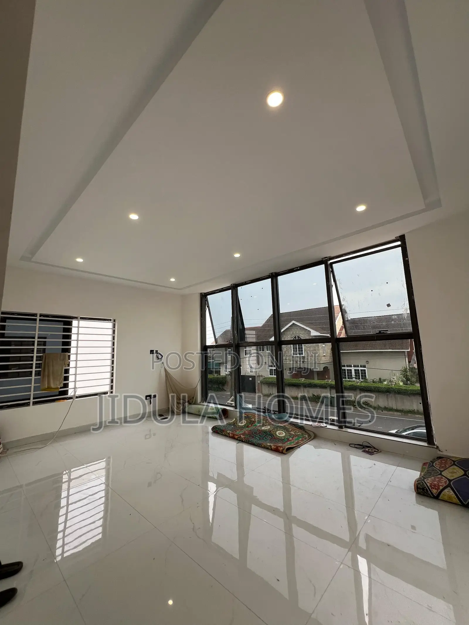 6bdrm Block of Flats in East Legon for sale