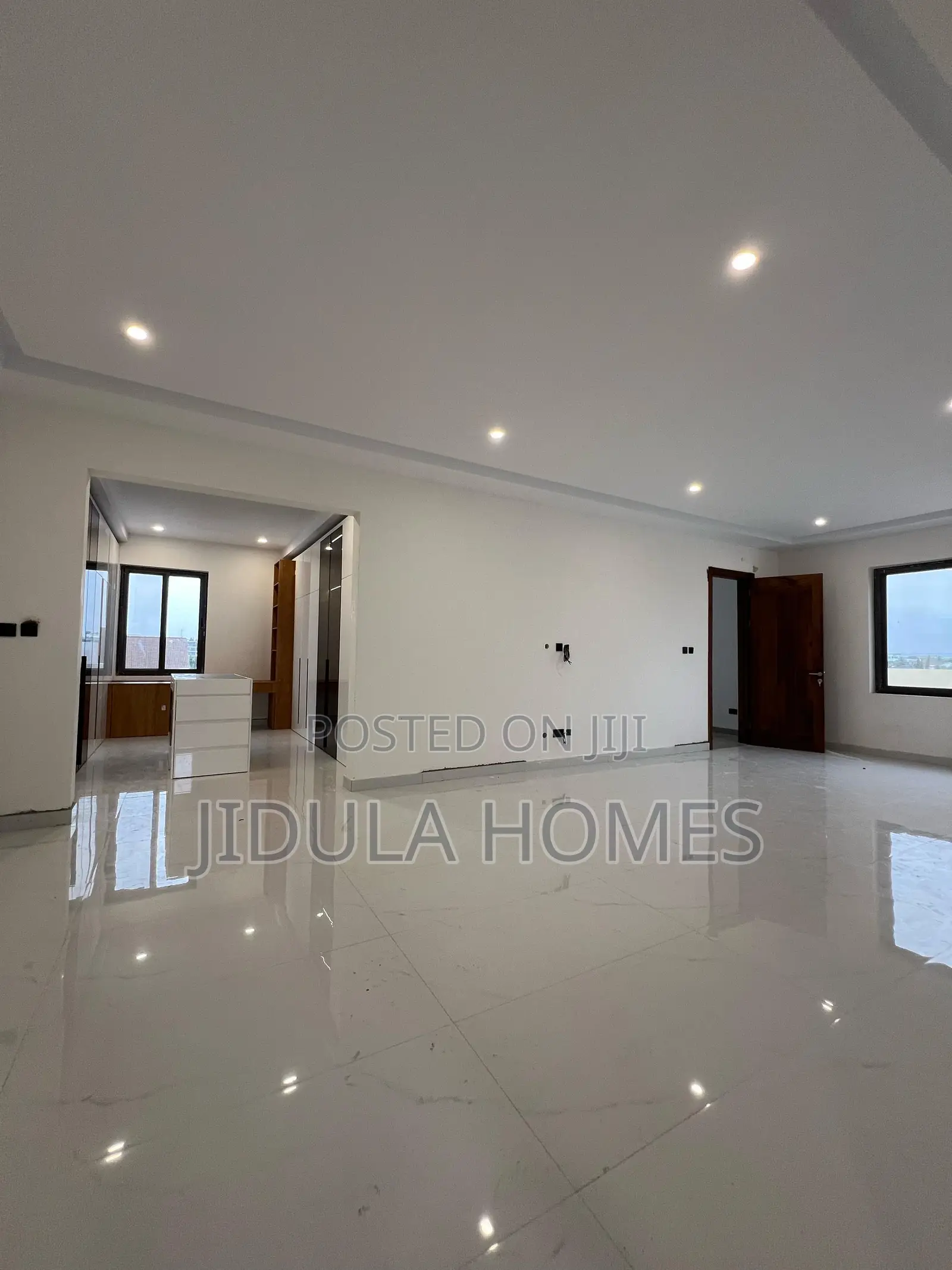 6bdrm Block of Flats in East Legon for sale