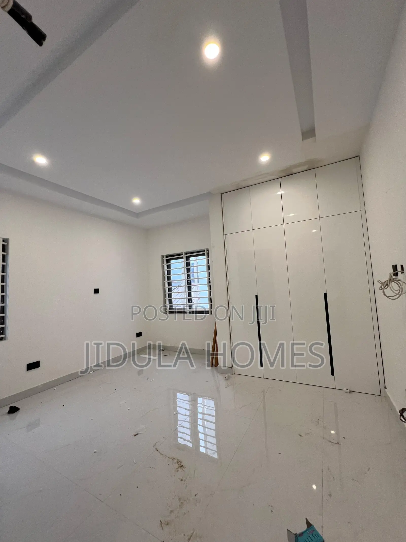 6bdrm Block of Flats in East Legon for sale