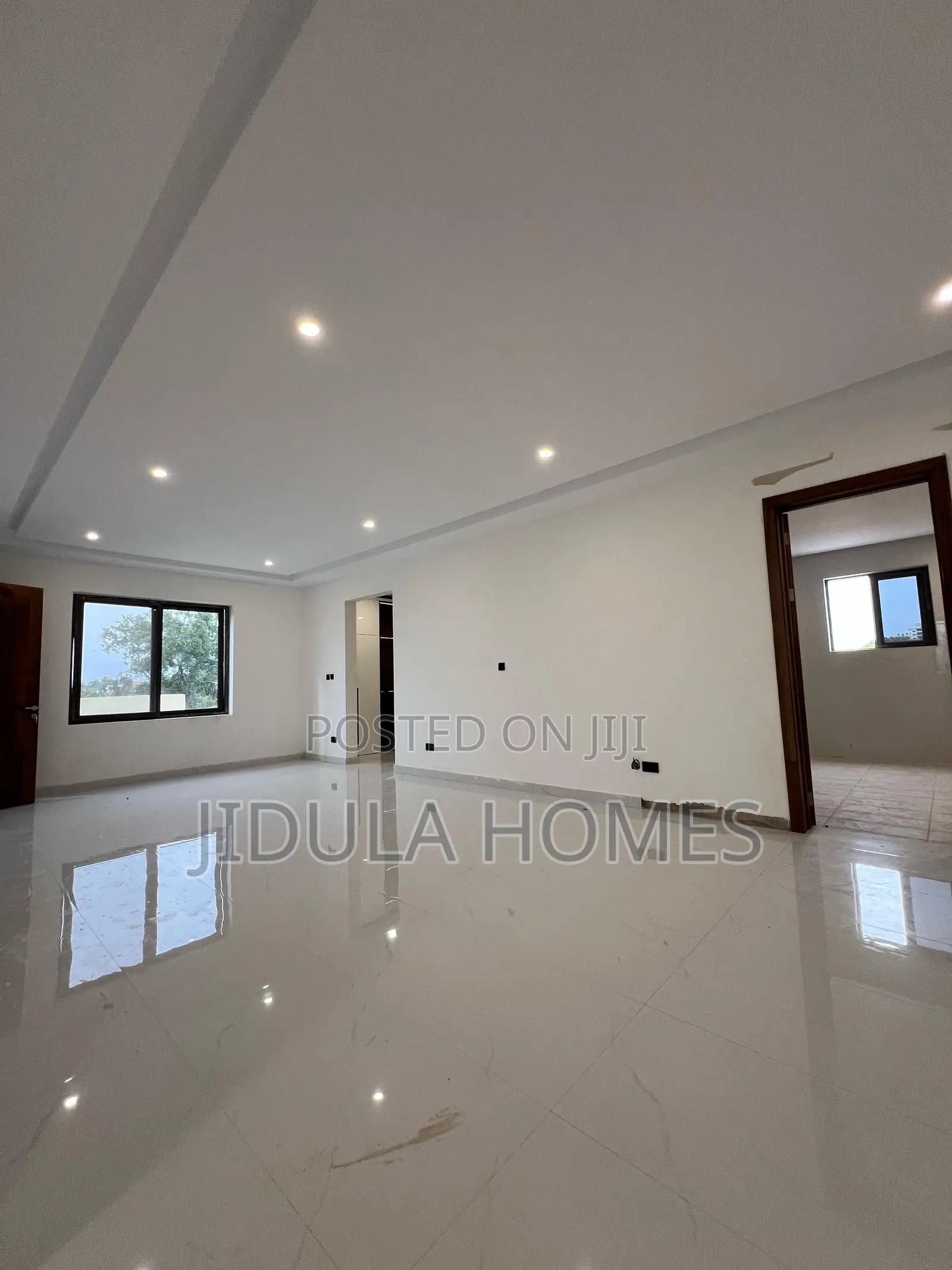 6bdrm Block of Flats in East Legon for sale