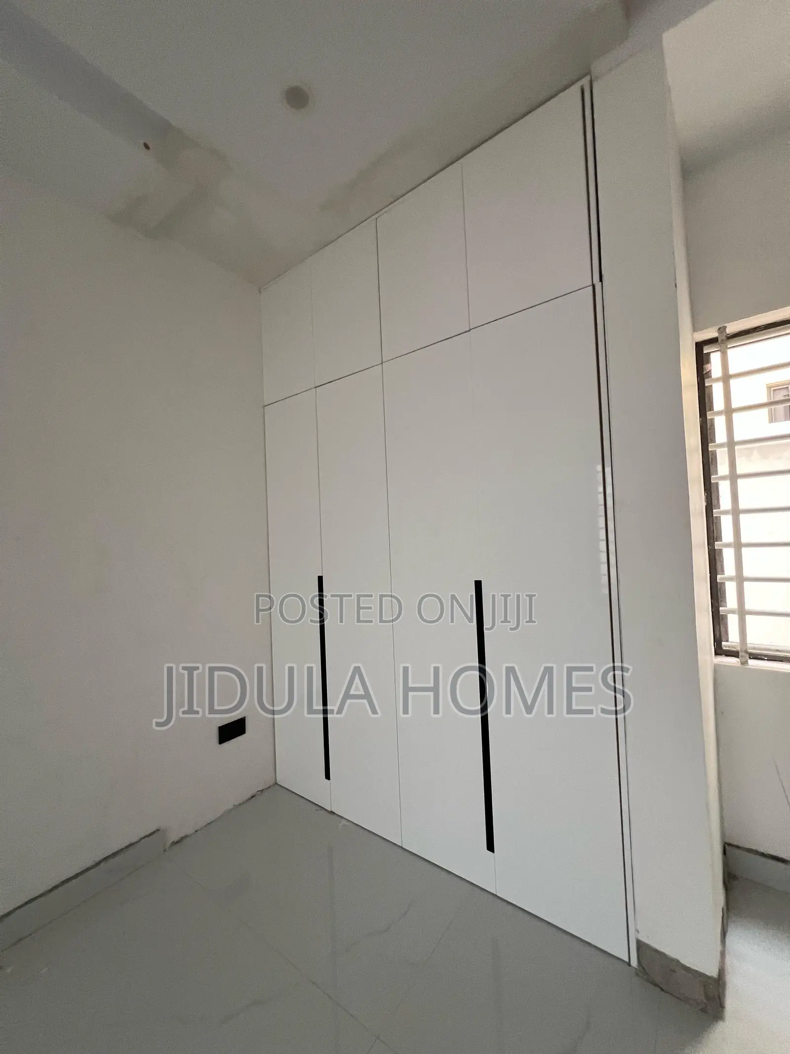 6bdrm Block of Flats in East Legon for sale
