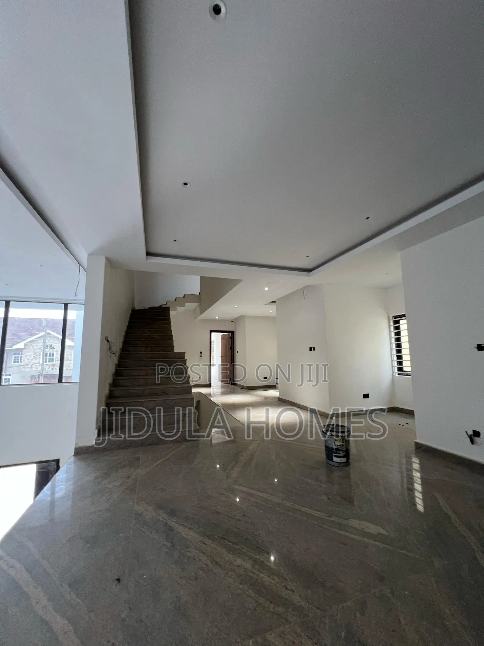 6bdrm Block of Flats in East Legon for sale