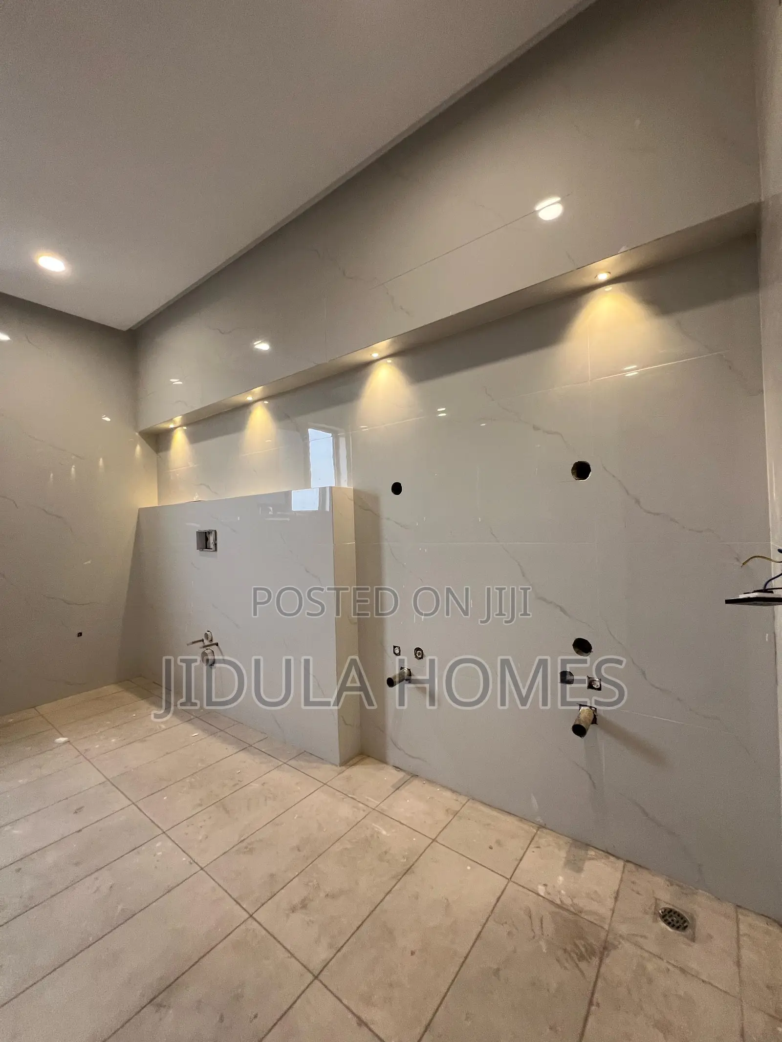 6bdrm Block of Flats in East Legon for sale