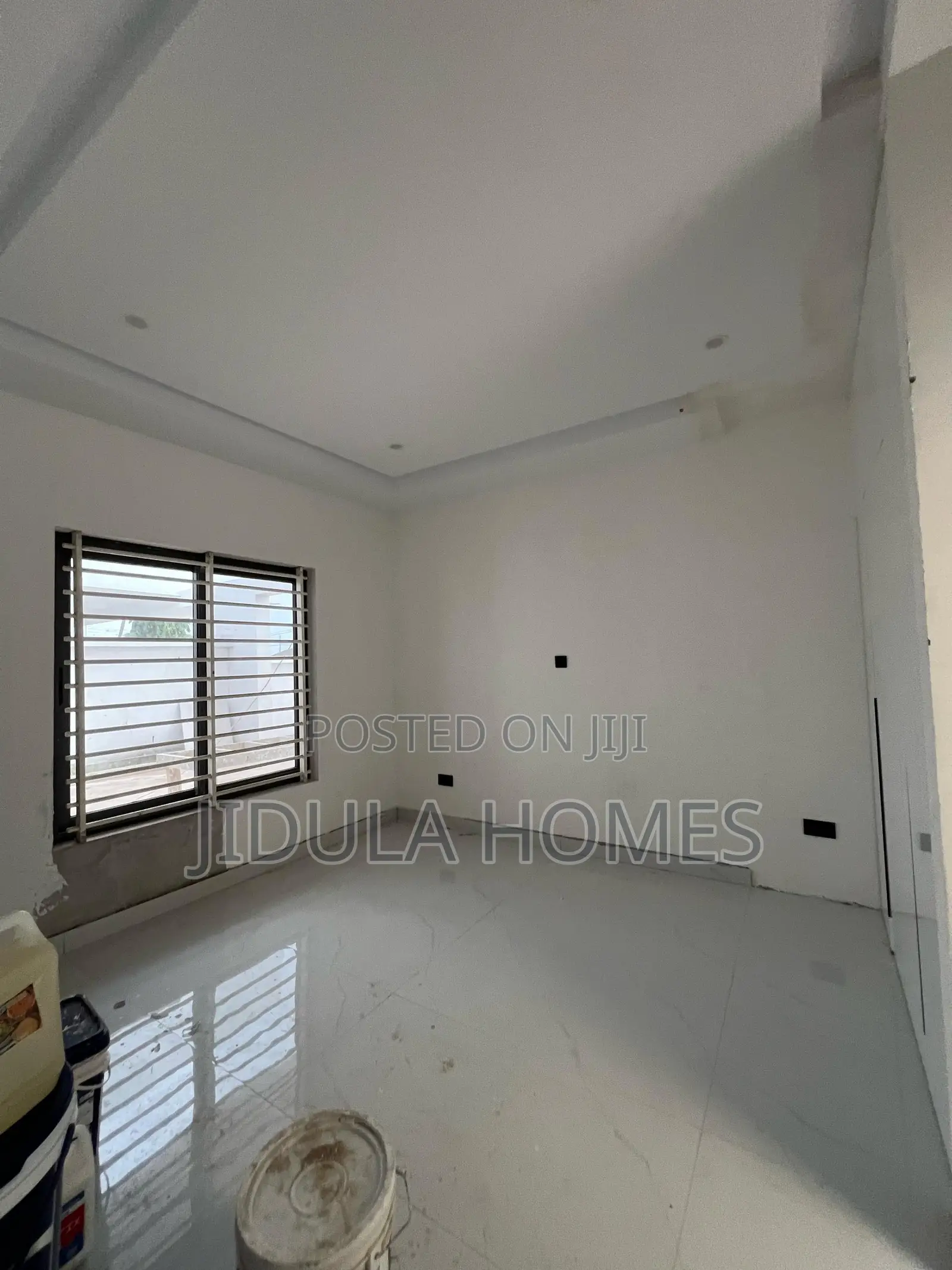 6bdrm Block of Flats in East Legon for sale