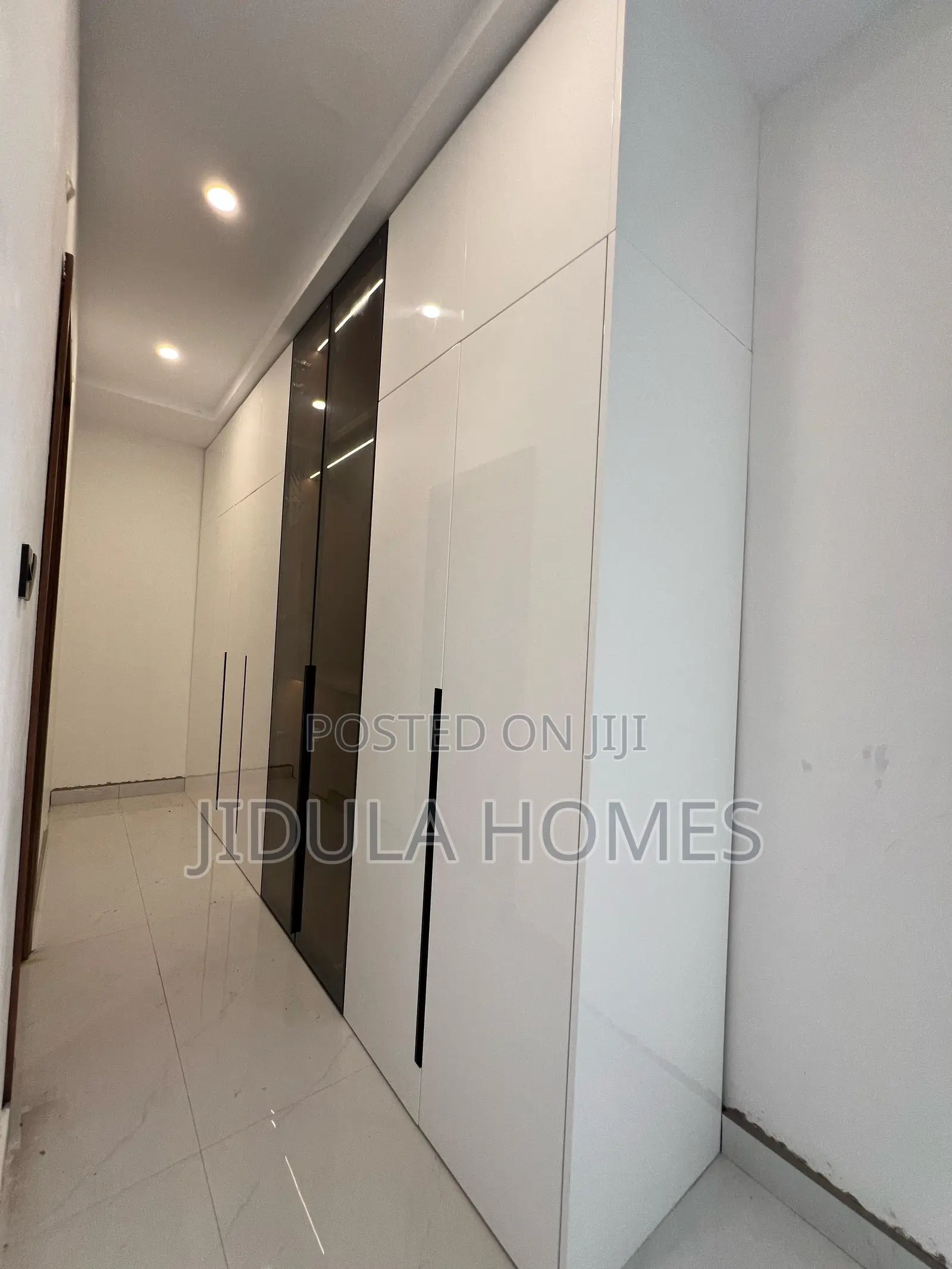 6bdrm Block of Flats in East Legon for sale