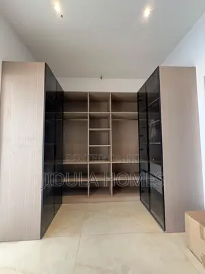 5bdrm Duplex in Agiriganor, East Legon for sale