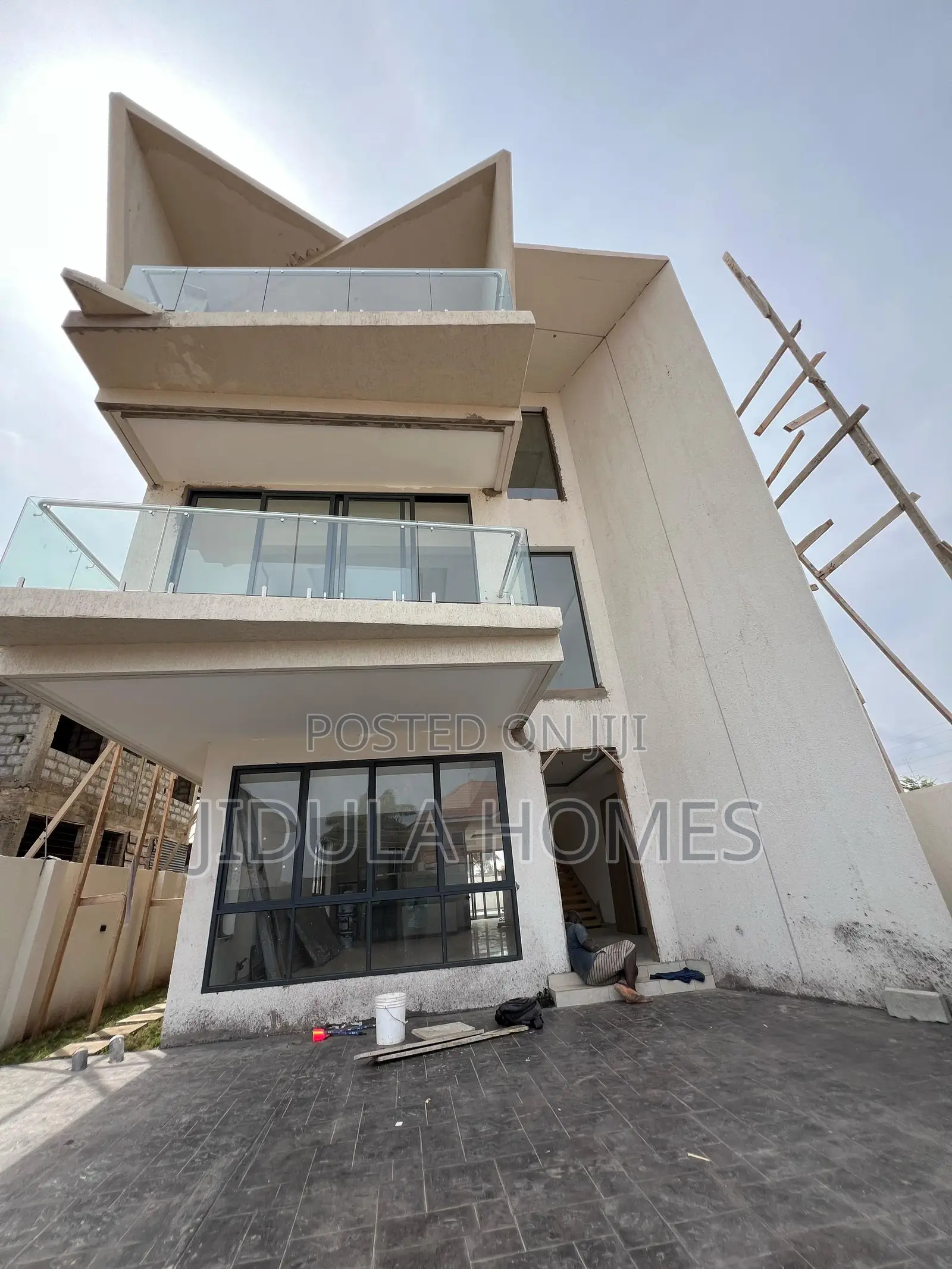 5bdrm Duplex in Agiriganor, East Legon for sale