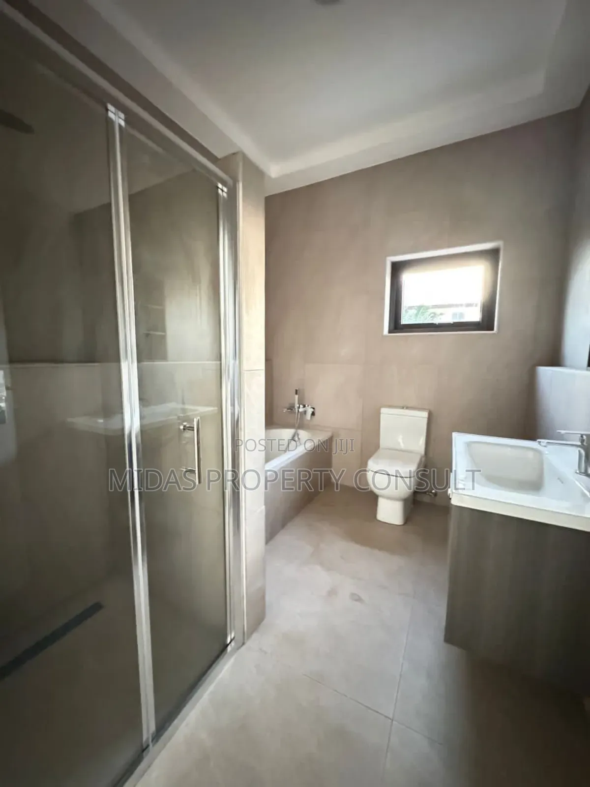 3bdrm House in Adenta for sale