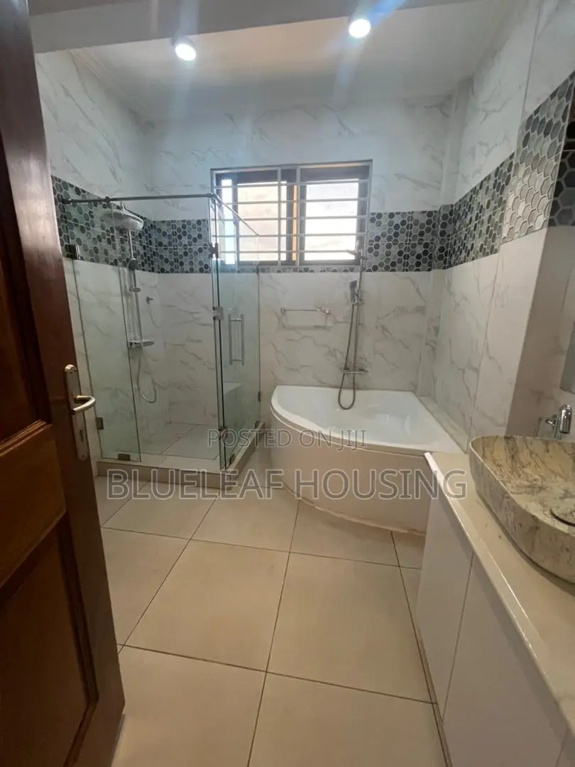 5bdrm House in Oyarifa for sale