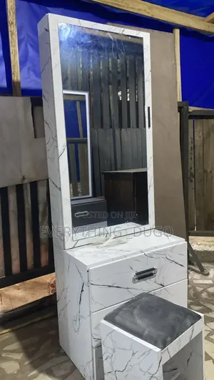 Quality Sliding Dresser