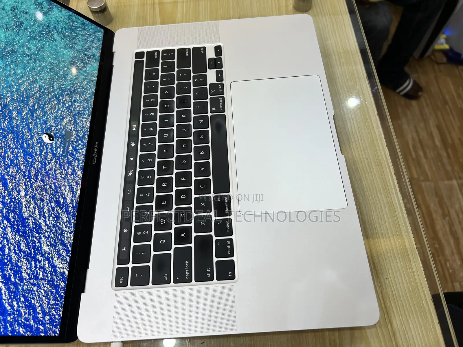 New Laptop Apple MacBook Pro 2019 16GB Intel Core i9 SSD 512GB