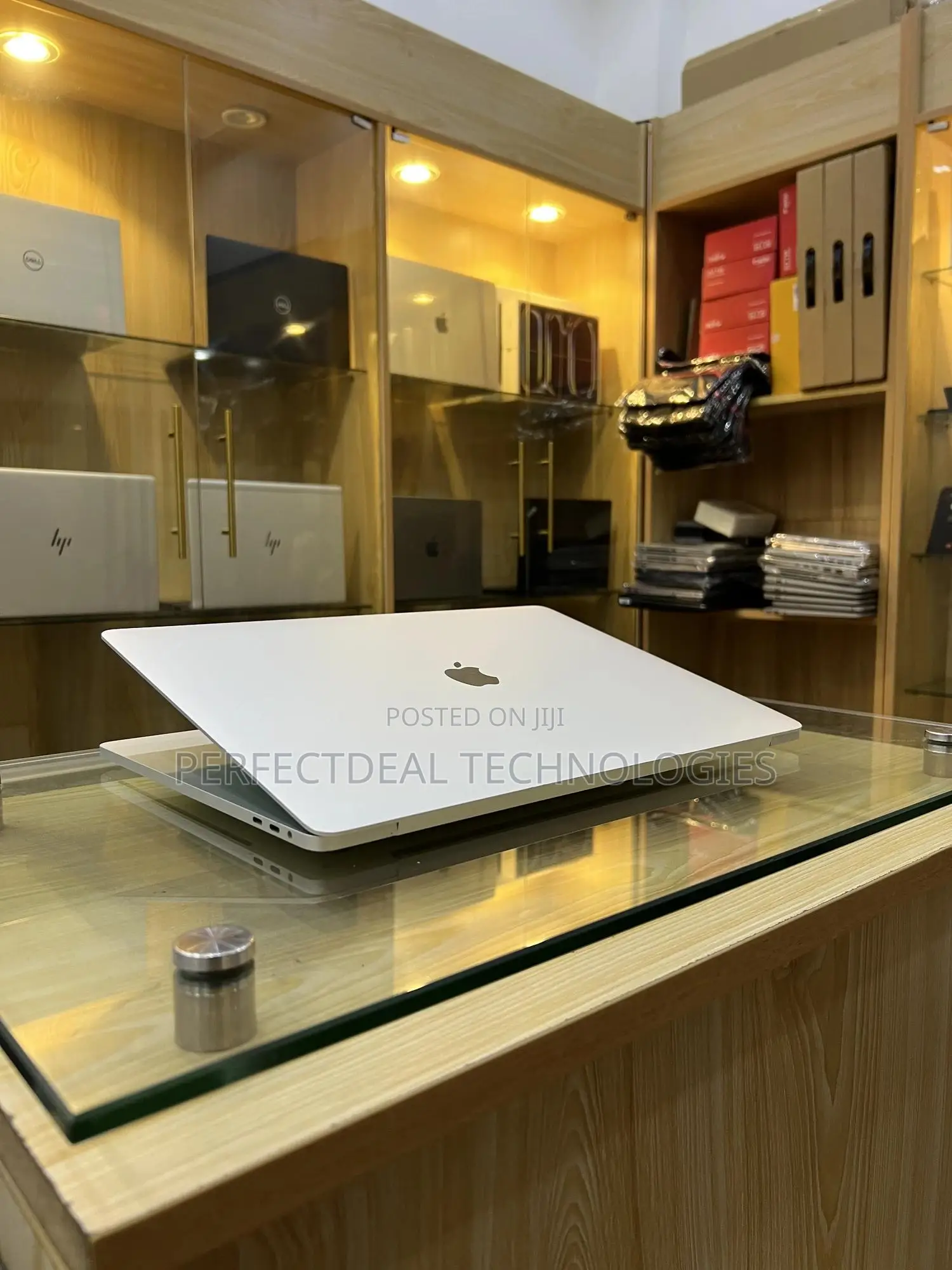New Laptop Apple MacBook Pro 2019 16GB Intel Core i9 SSD 512GB