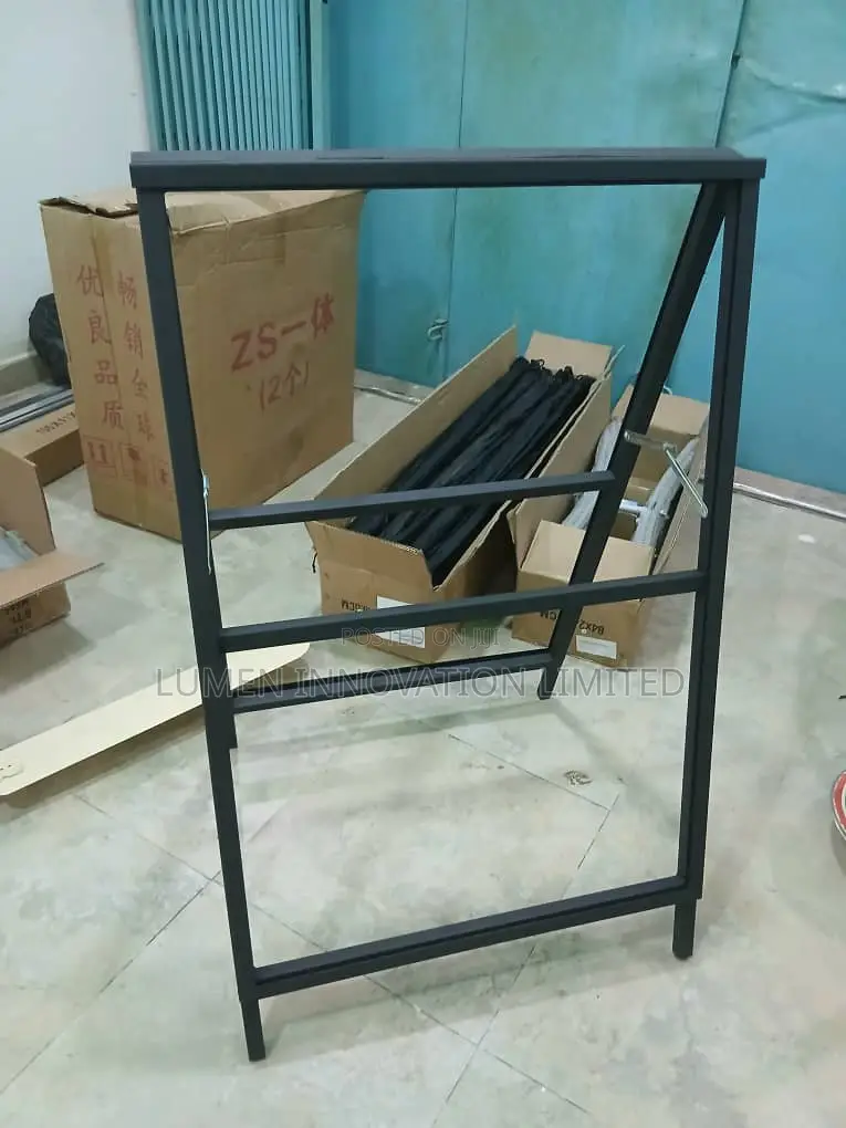A Shape Display Stand
