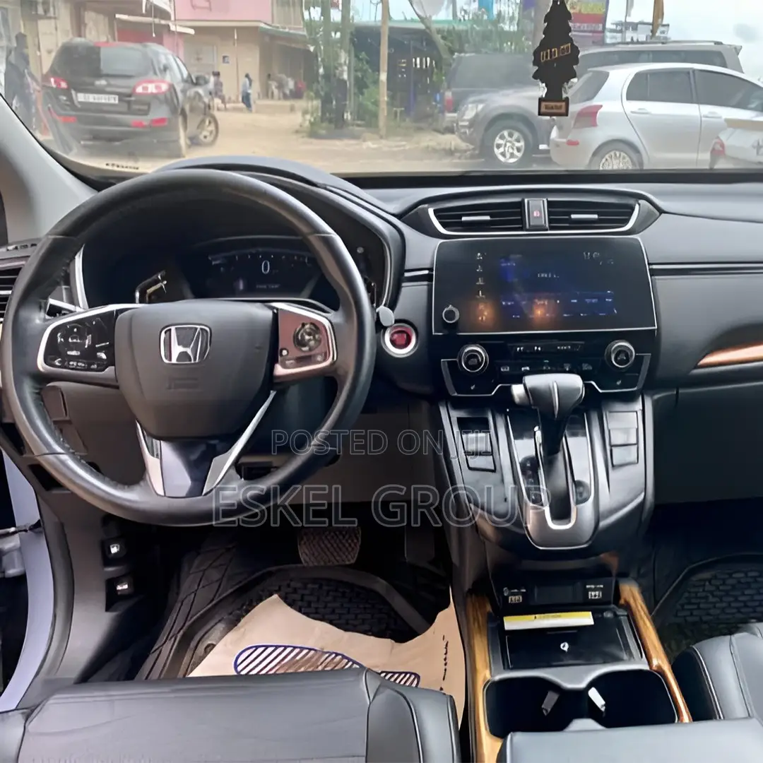 Honda Cr-v Full Option Comes With a Driver