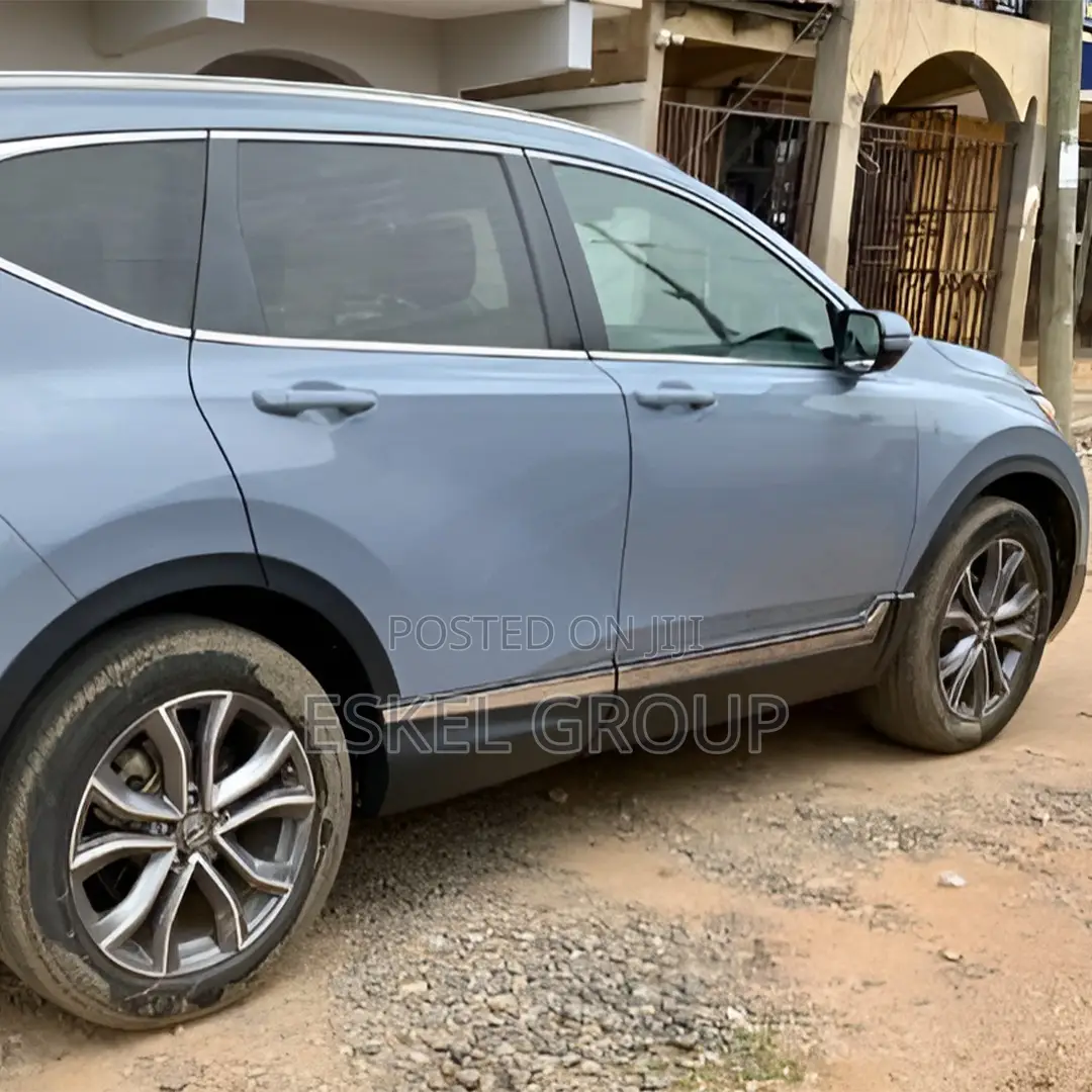 Honda Cr-v Full Option Comes With a Driver