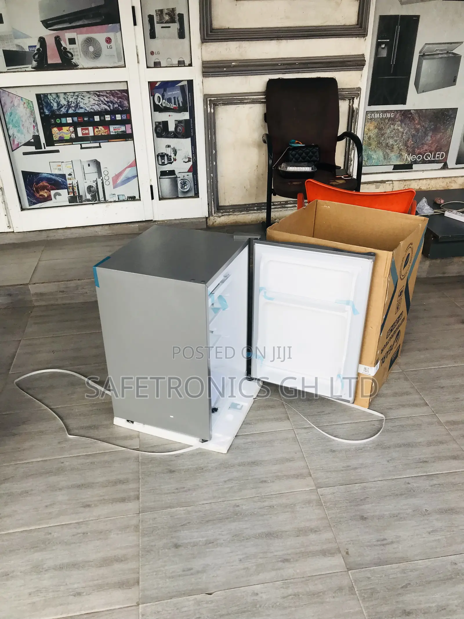 Elevate Your Home With Pearl Singledoor Tabletop Fridge
