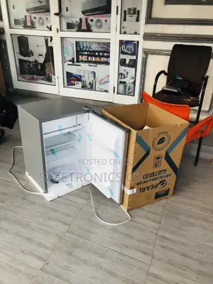 Switchable 70 Liters Tabletop Singledoor Pearl Fridge