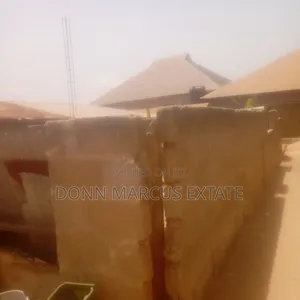 6bdrm House in Don Marcus Estate, Kumasi Metropolitan for sale