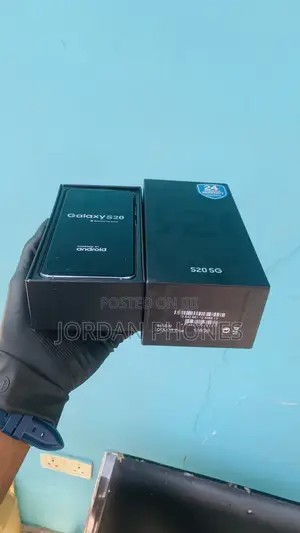 New Samsung Galaxy S20 128 GB Blue