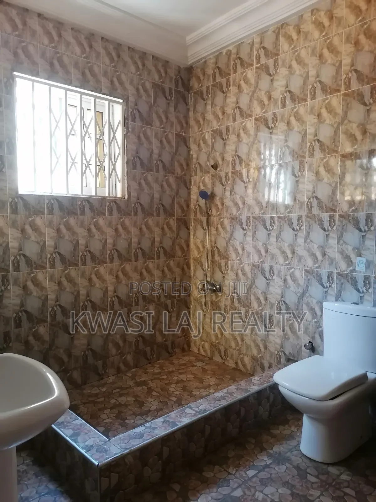 3bdrm Apartment in Redtop, Weija for rent