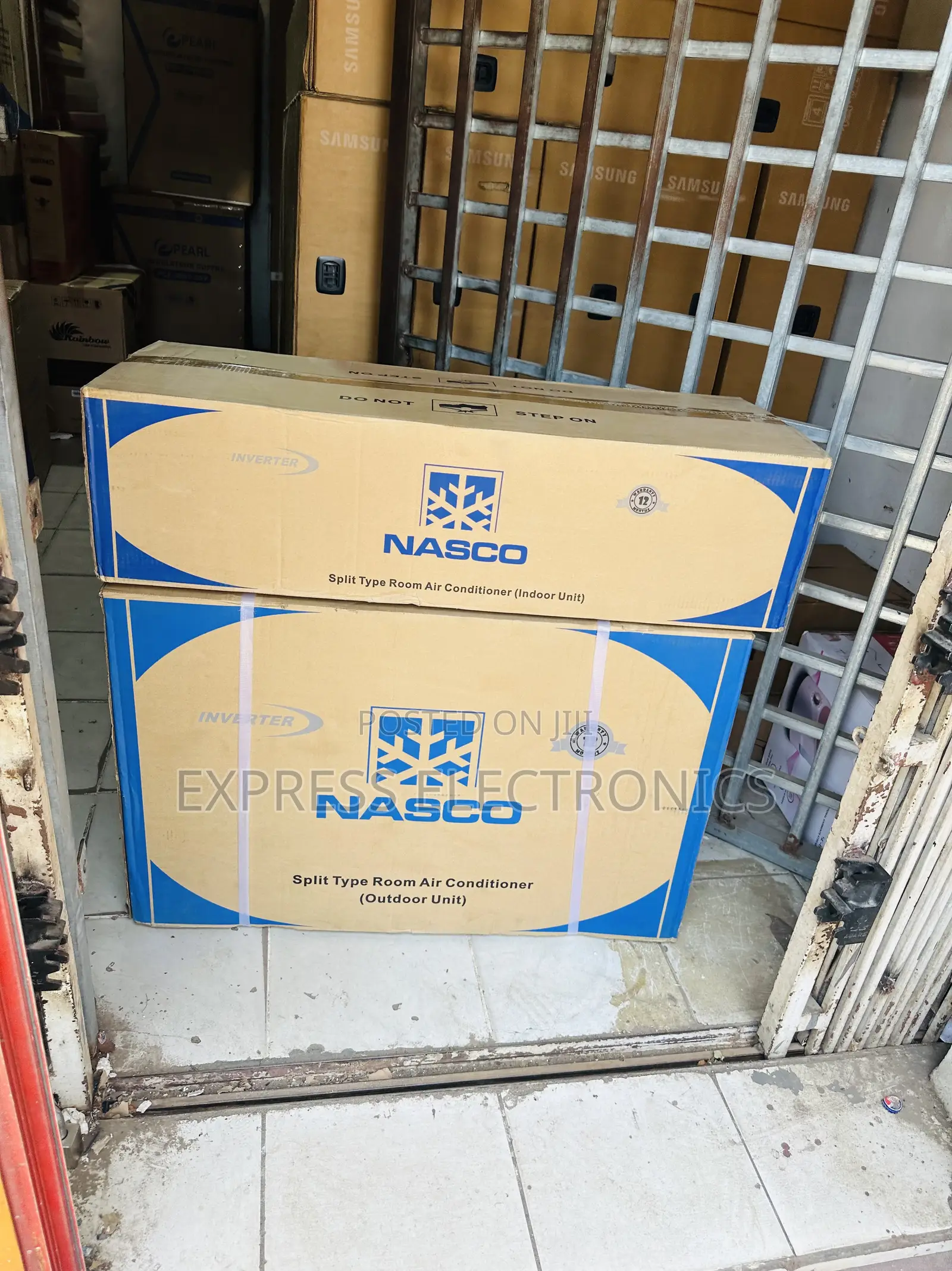 Ultra Modern Nasco Split Inverter 1.5hp Plus Black