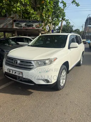 Toyota Highlander Plus 2.7L 2WD 2013 White