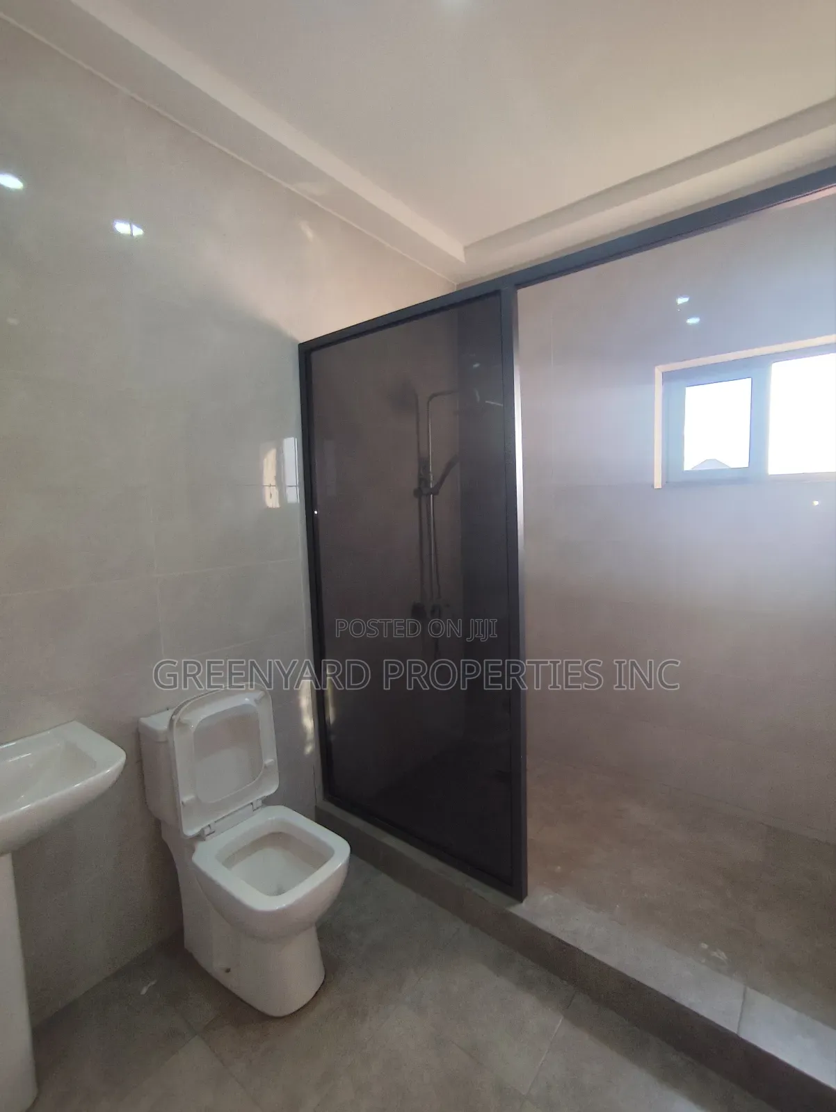 2bdrm Apartment in Flyover, East Legon for rent