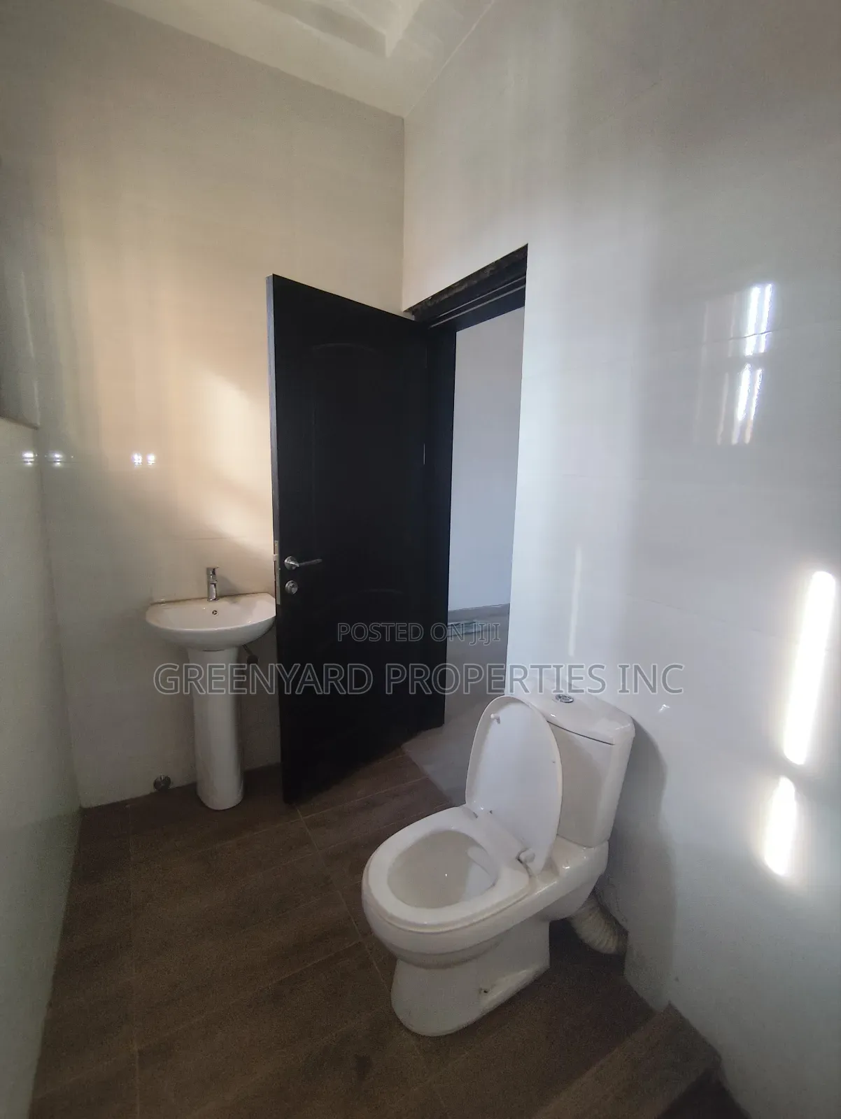 2bdrm Apartment in Flyover, East Legon for rent