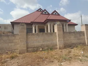5bdrm House in Fawoade Bampenase, Kumasi Metropolitan for sale