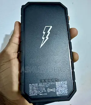 High Sierra Ipx5 Solar Fast Wireless Power Bank