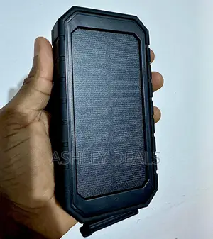 High Sierra Ipx5 Solar Fast Wireless Power Bank