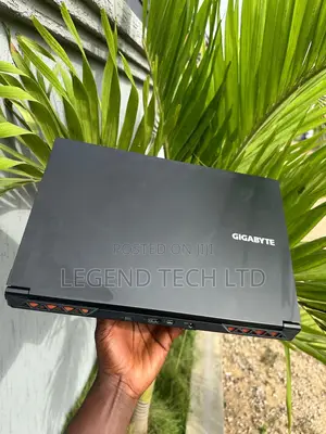 Laptop Gigabyte AORUS 5 20GB Intel Core i5 SSHD (Hybrid) 1T
