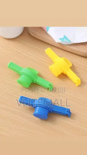 Food Bag Sealing Clip With Cover And Pour Spout