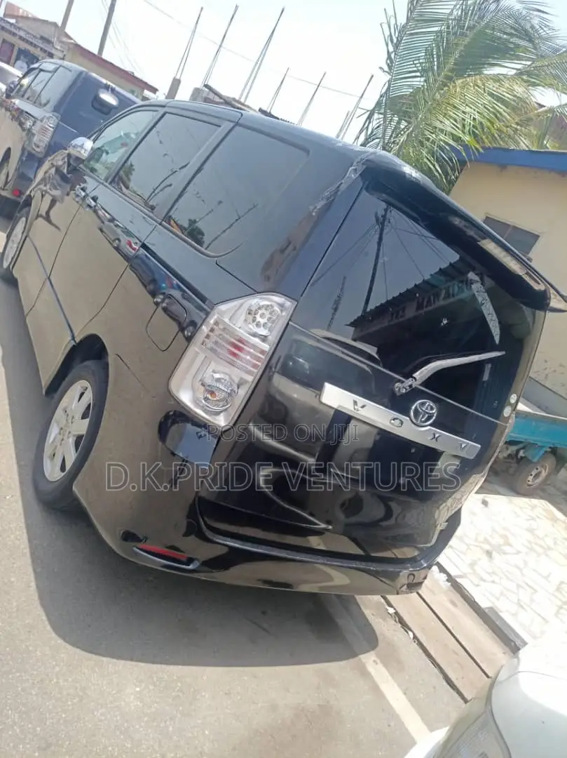 Toyota Voxy 2011 Black