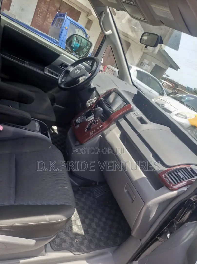 Toyota Voxy 2011 Black