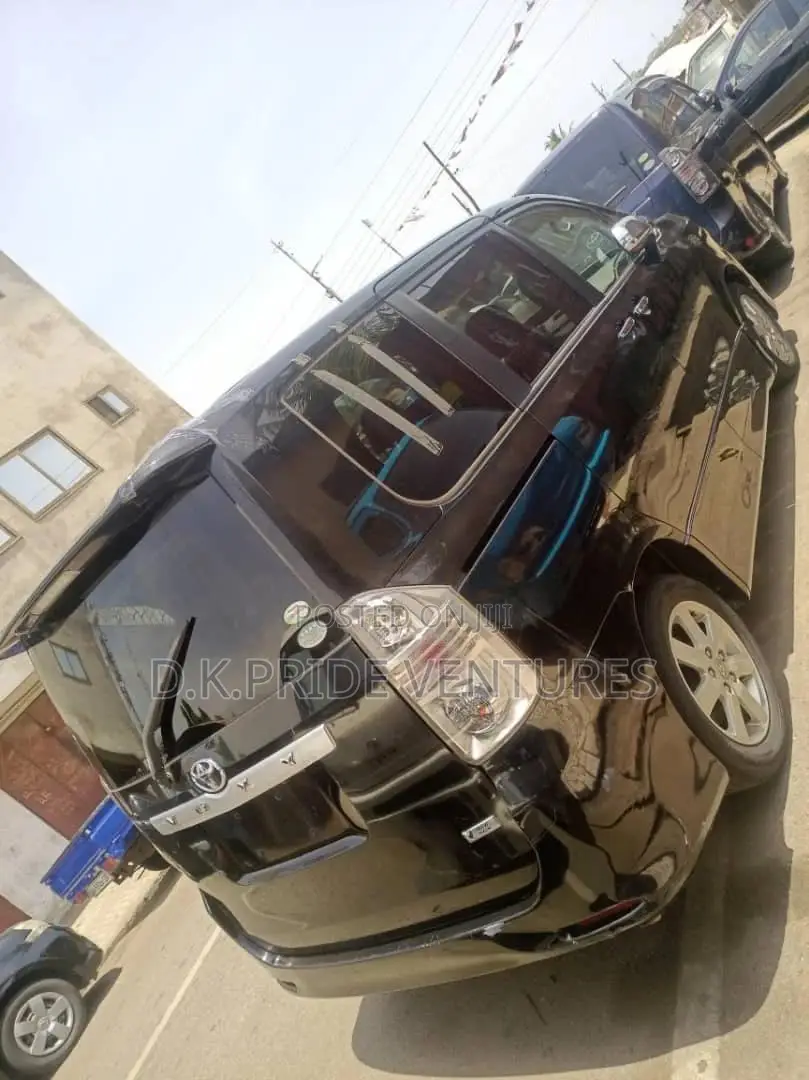 Toyota Voxy 2011 Black