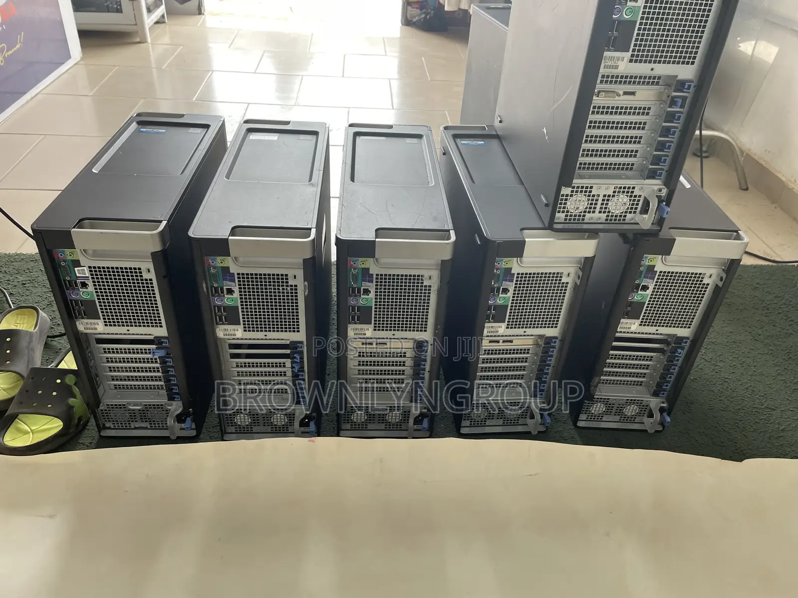 Server 24GB Intel Xeon HDD+SSD 2T