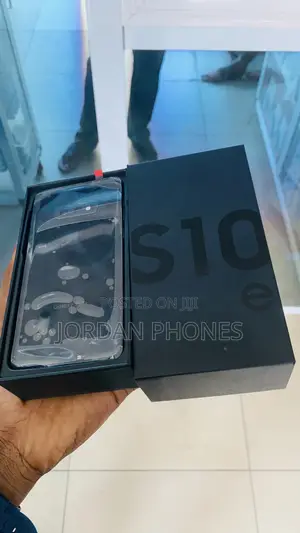 New Samsung Galaxy S10e 128 GB Black