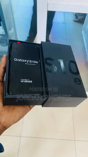 New Samsung Galaxy S10e 128 GB Black