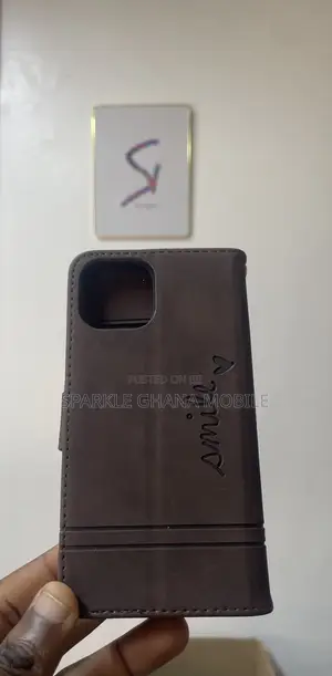 iPhone 13 Brown Smile Case