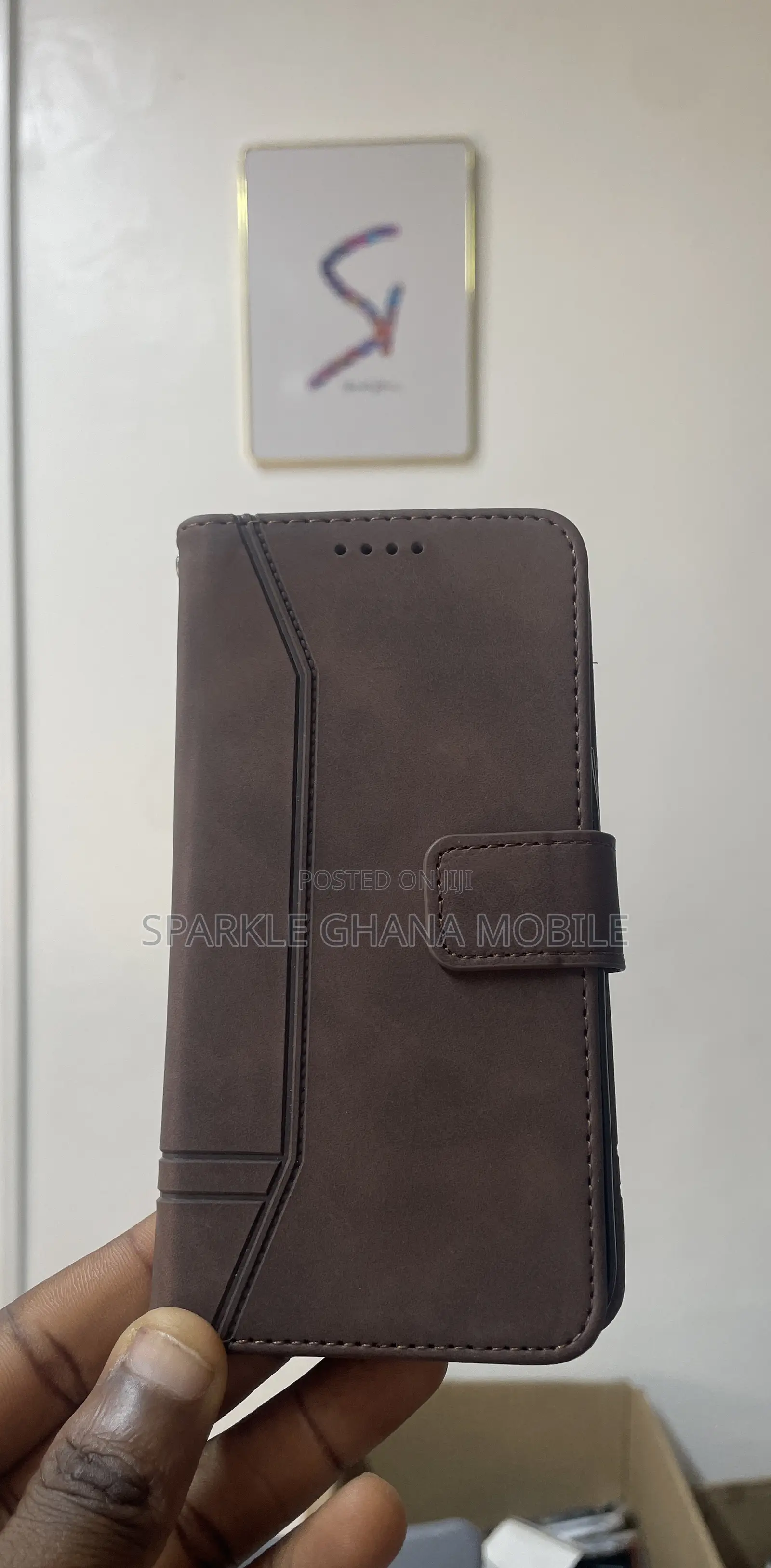 iPhone 13 Brown Smile Case