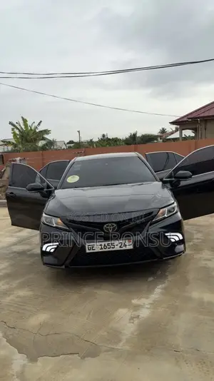 Photo - Toyota Camry 2018 Black