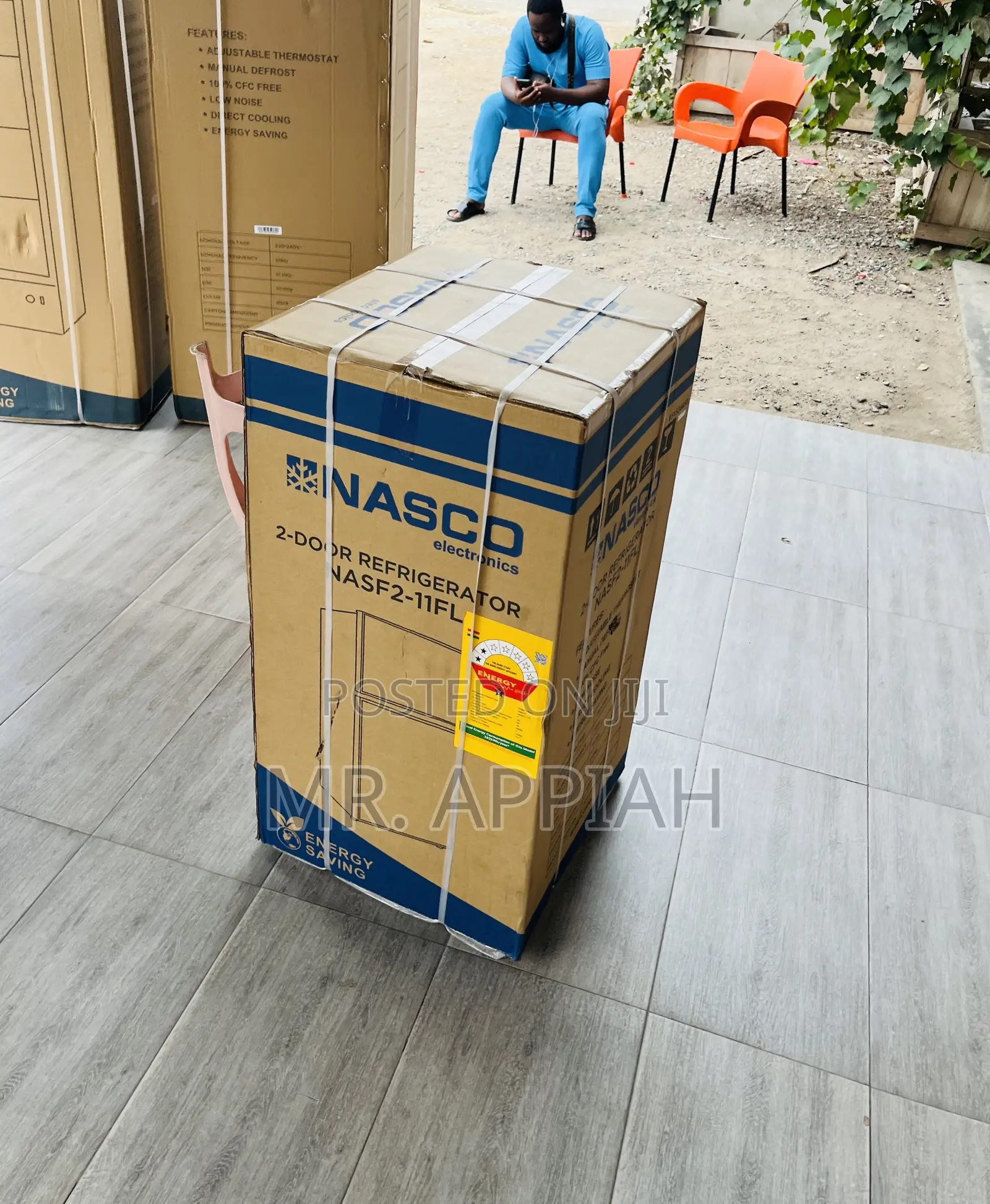 Beautiful Made Nasco Nasf2-11 Table Top Refrigerator.