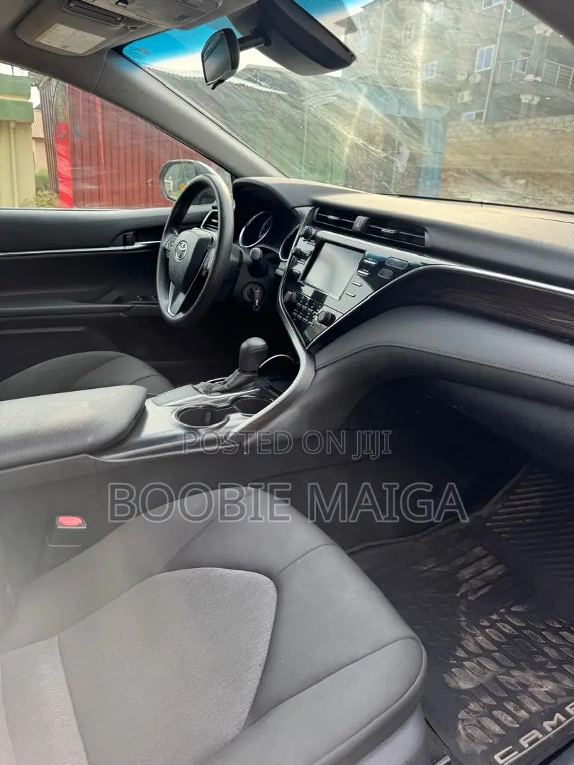 Toyota Camry LE FWD (2.5L 4cyl 8AM) 2018 Black