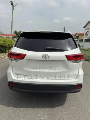 Toyota Highlander LE 4x2 (2.7L 4cyl 6A) 2018 White